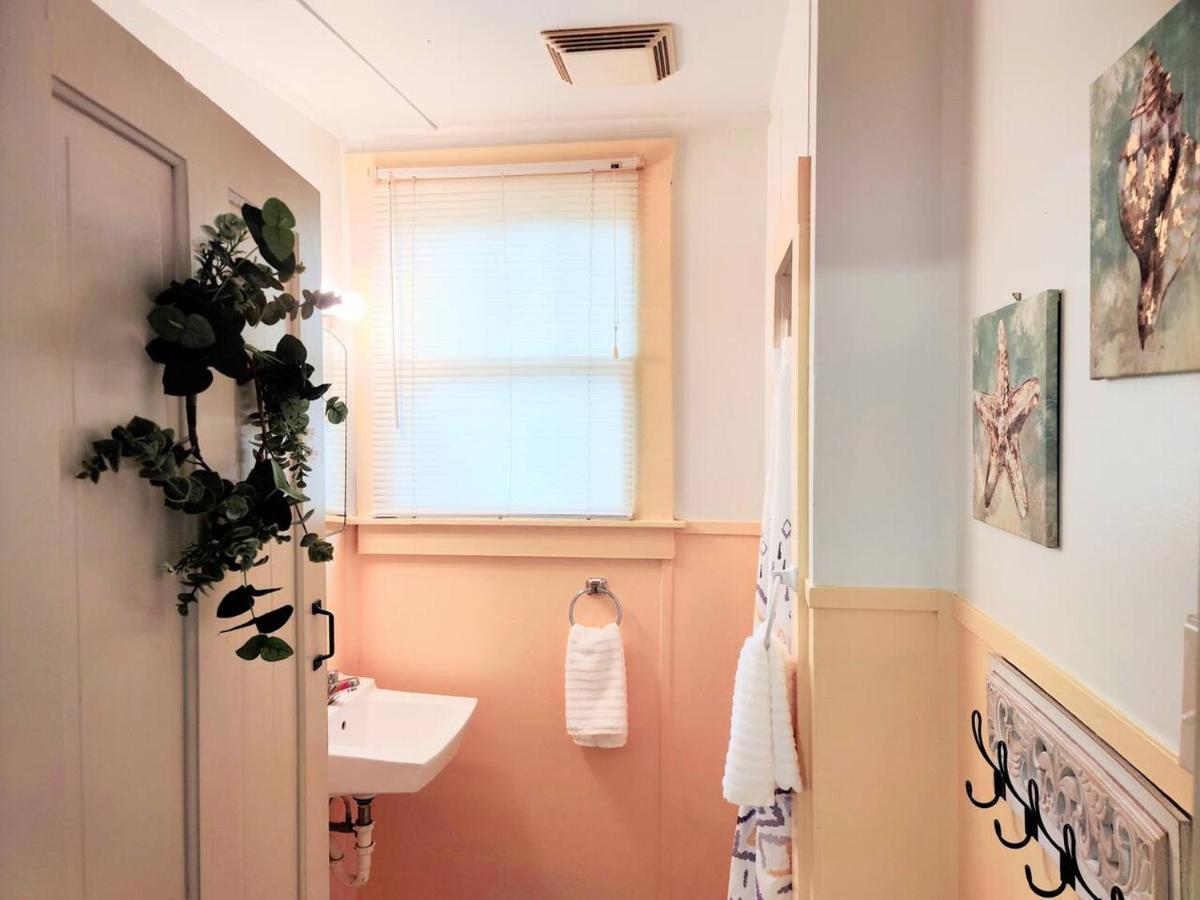 #06 - Lakeview Two Bedroom Cottage-pet Friendly *
