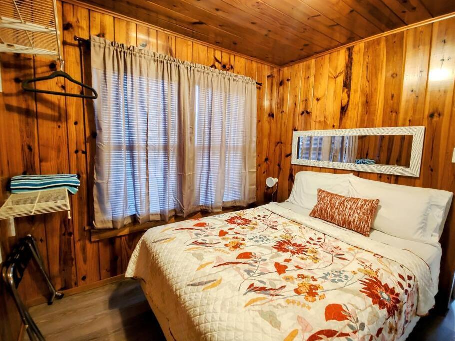 Holiday home #07 - Lakeview One Bedroom Cottage-pet Friendly