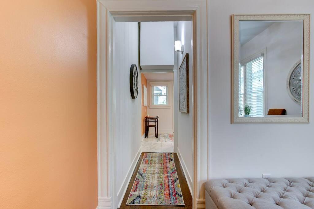 Tangerine Bungalow Downtown Holiday home