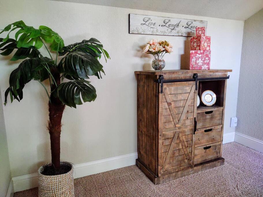 Spacious Lakeside Country Getaway! Holiday home Hot Springs