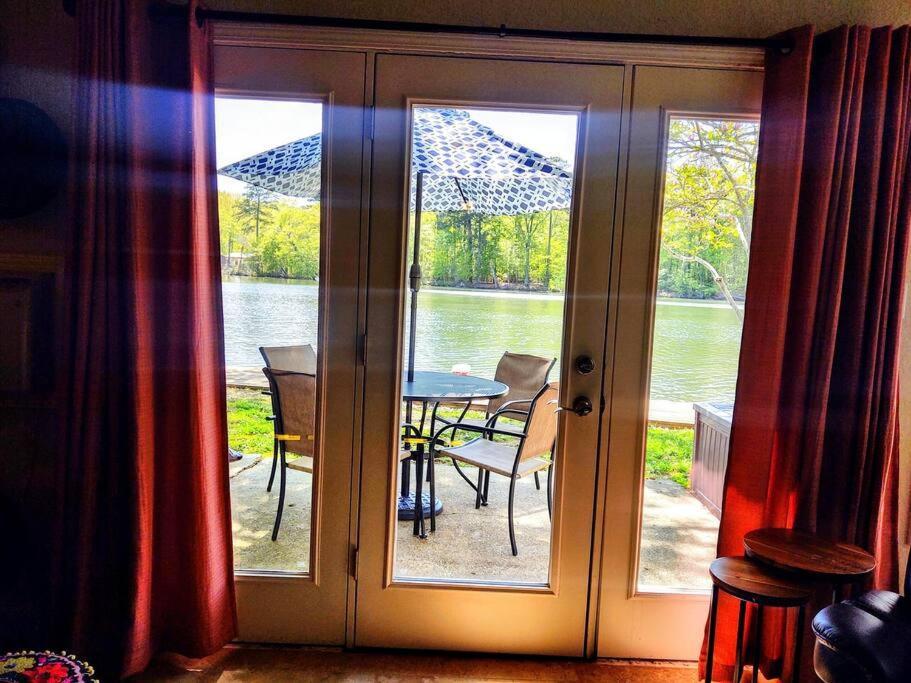 Spacious Lakeside Country Getaway! Hot Springs