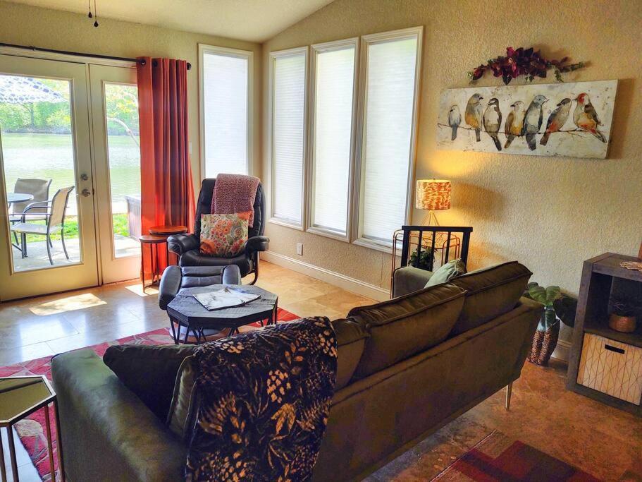 Spacious Lakeside Country Getaway! * Hot Springs