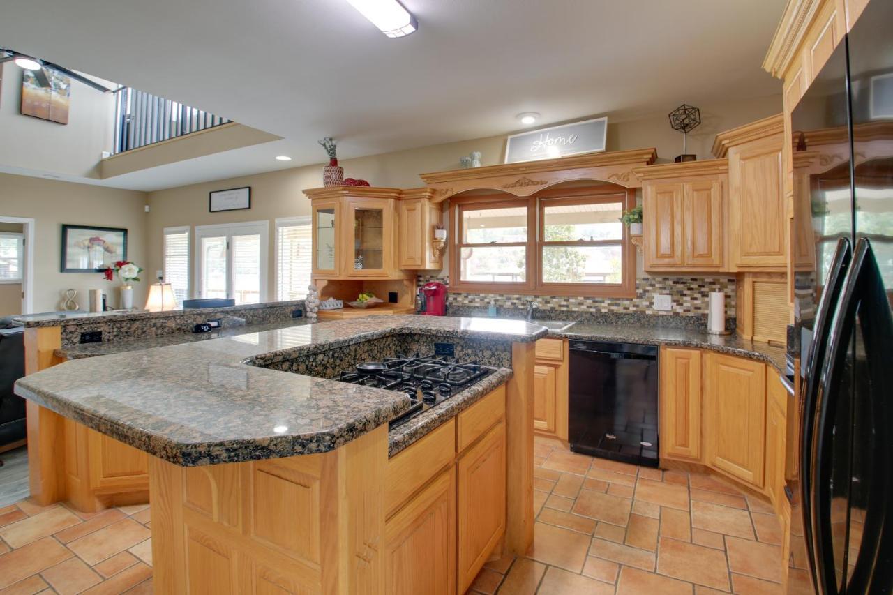 Waterfront 19 Mi To Natl Park! Holiday home