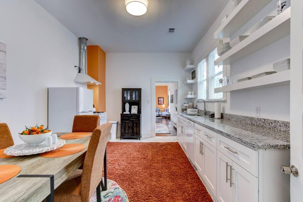 Clementine Bungalow Downtown Holiday home *