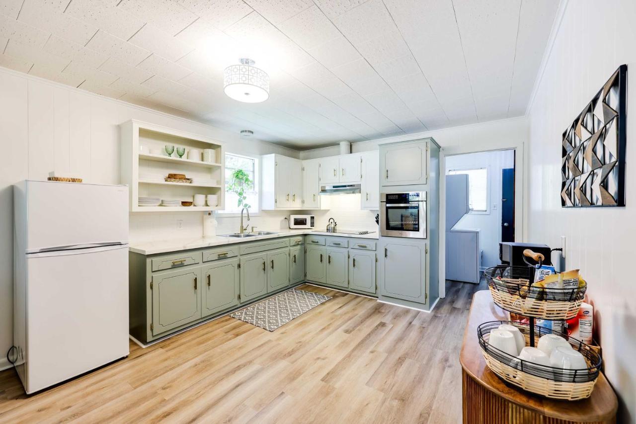 Pet-friendly Walk To Oaklawn! Holiday home *