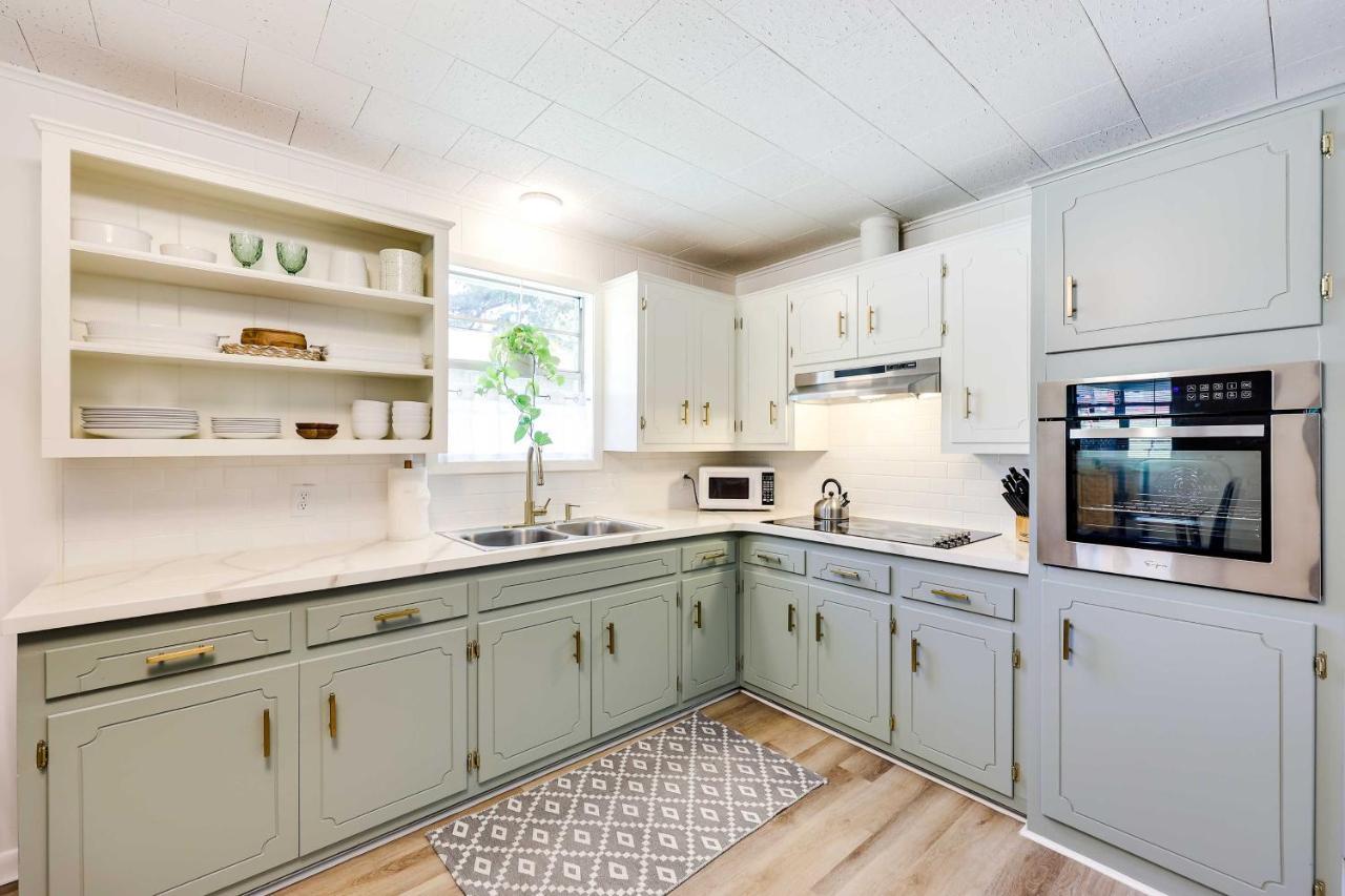 Pet-friendly Walk To Oaklawn! *