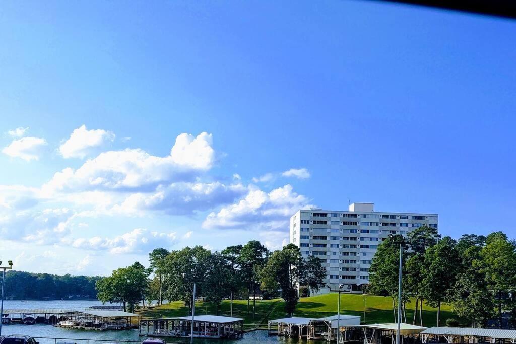 Perfect Couples Retreat - Close To Amenities Apartment