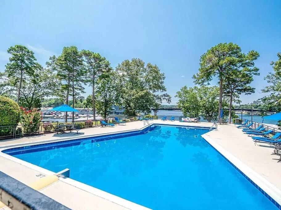 Perfect Couples Retreat - Close To Amenities *