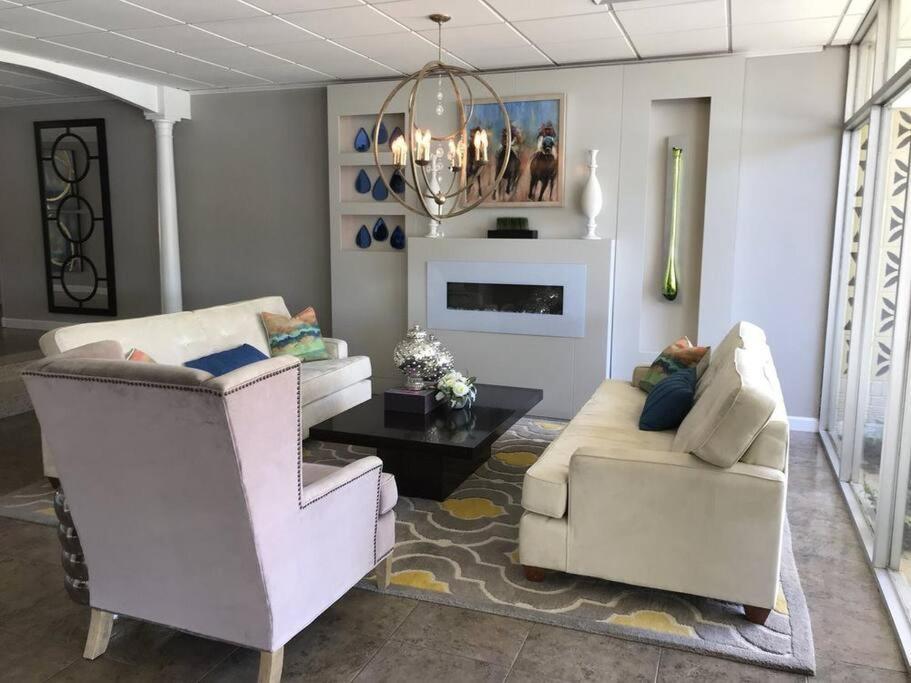 Perfect Couples Retreat - Close To Amenities Apartment