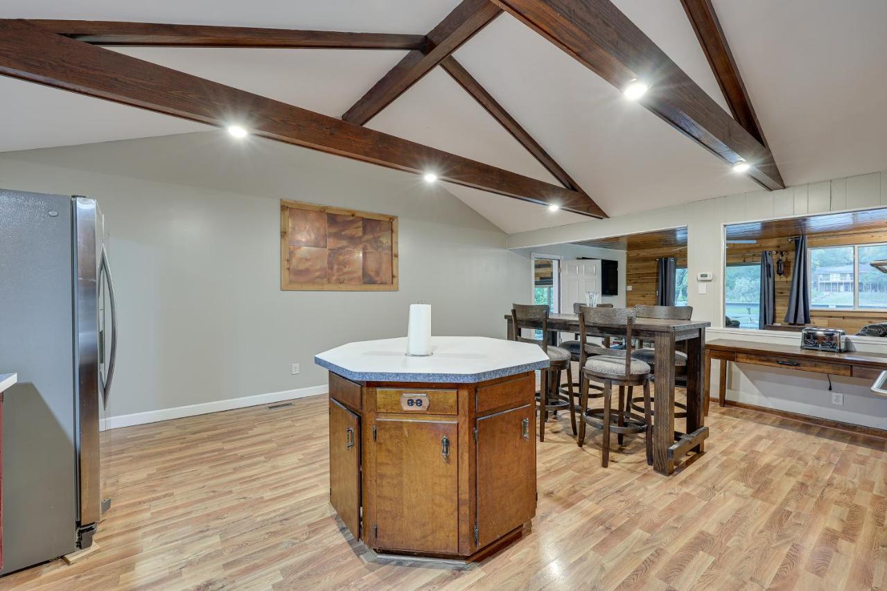 Spacious Lakehouse On Hamilton! Holiday home Hot Springs