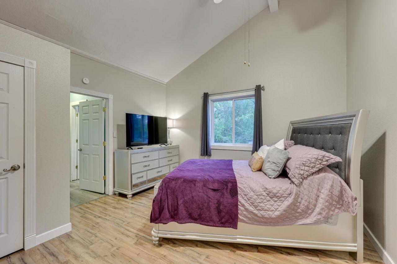 Spacious Lakehouse On Hamilton! *