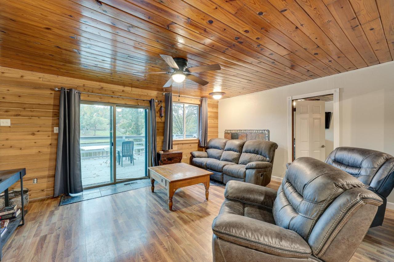 Spacious Lakehouse On Hamilton! Holiday home