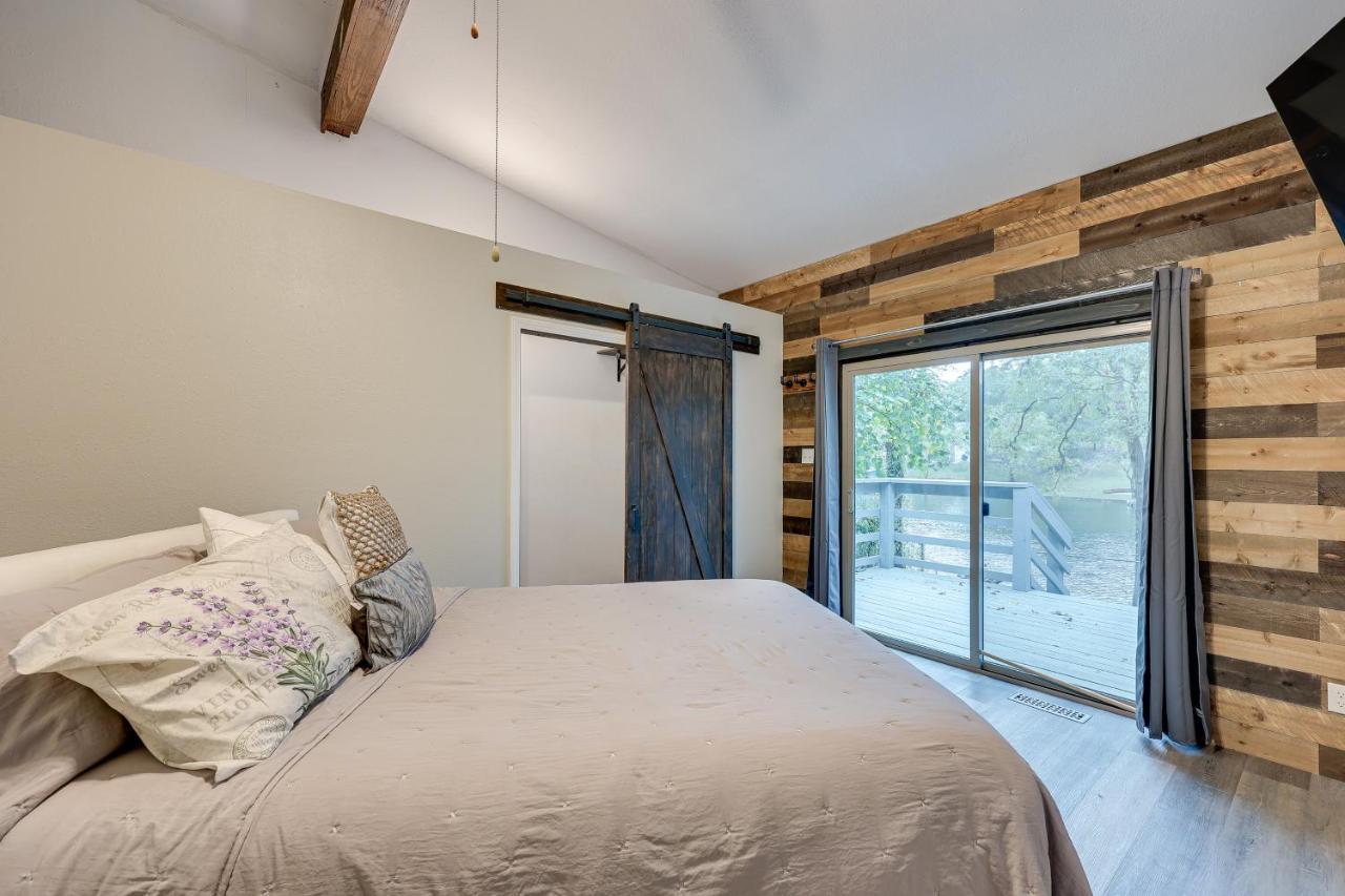 Holiday home Spacious Lakehouse On Hamilton!