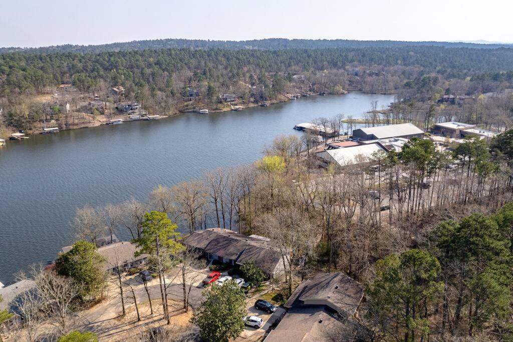 My Happy Place-games, Lakeside, & Scenery Views Holiday home