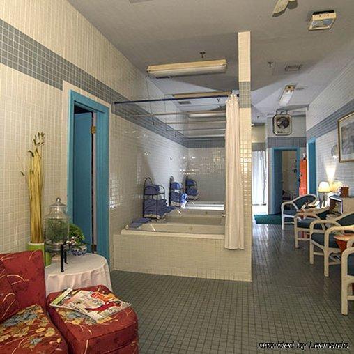 Hotel The 3*