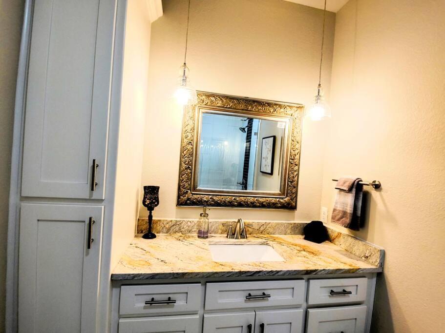 Duplex Lakeview A - 10 Minutes To Oaklawn Racing & Gaming Hot Springs