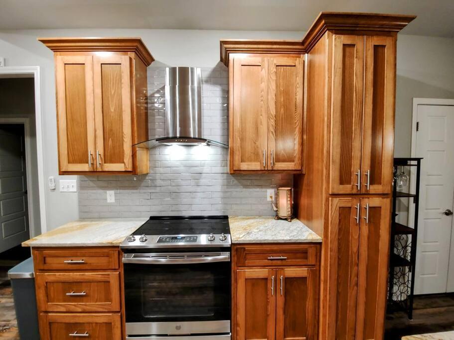 Duplex Lakeview A - 10 Minutes To Oaklawn Racing & Gaming