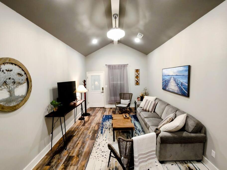 Duplex Lakeview A - 10 Minutes To Oaklawn Racing & Gaming Holiday home