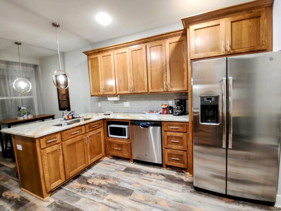 Duplex Lakeview A - 10 Minutes To Oaklawn Racing & Gaming