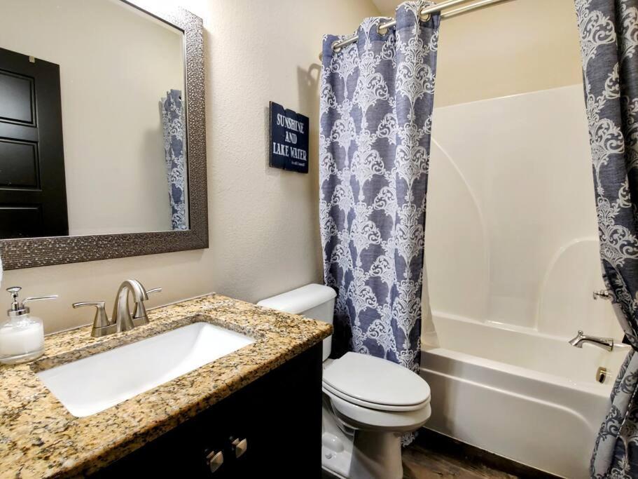 Holiday home Lakeview B - 10 Minutes To Oaklawn Racing & Gaming