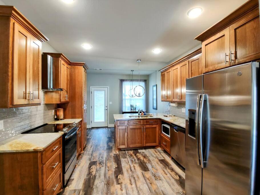 Duplex Lakeview A - 10 Minutes To Oaklawn Racing & Gaming