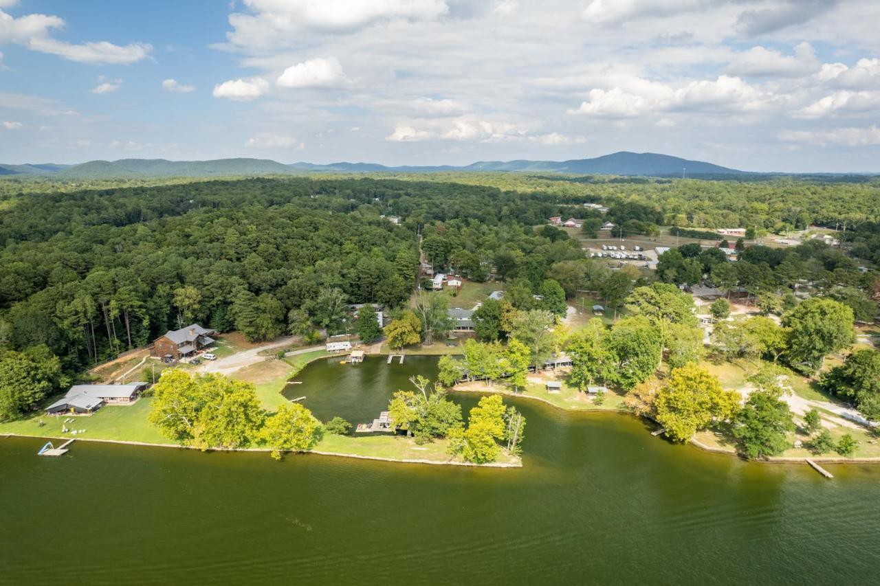 Stunning Luxury Lakefront Lodge! 8 Brs! Sleeps 32! *
