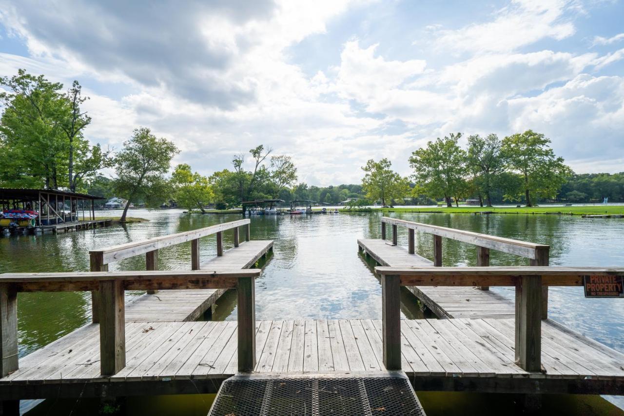 Stunning Luxury Lakefront Lodge! 8 Brs! Sleeps 32!