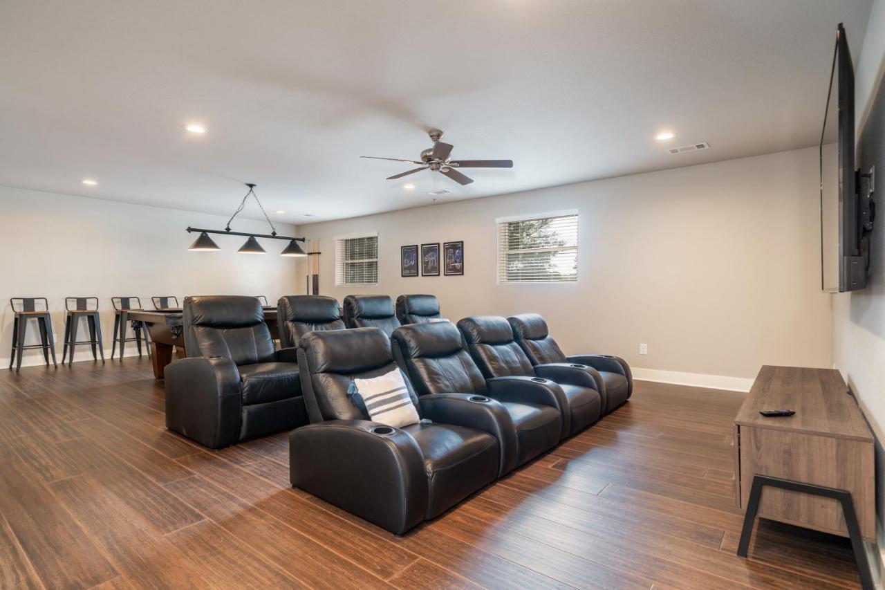 Stunning Luxury Lakefront Lodge! 8 Brs! Sleeps 32! *