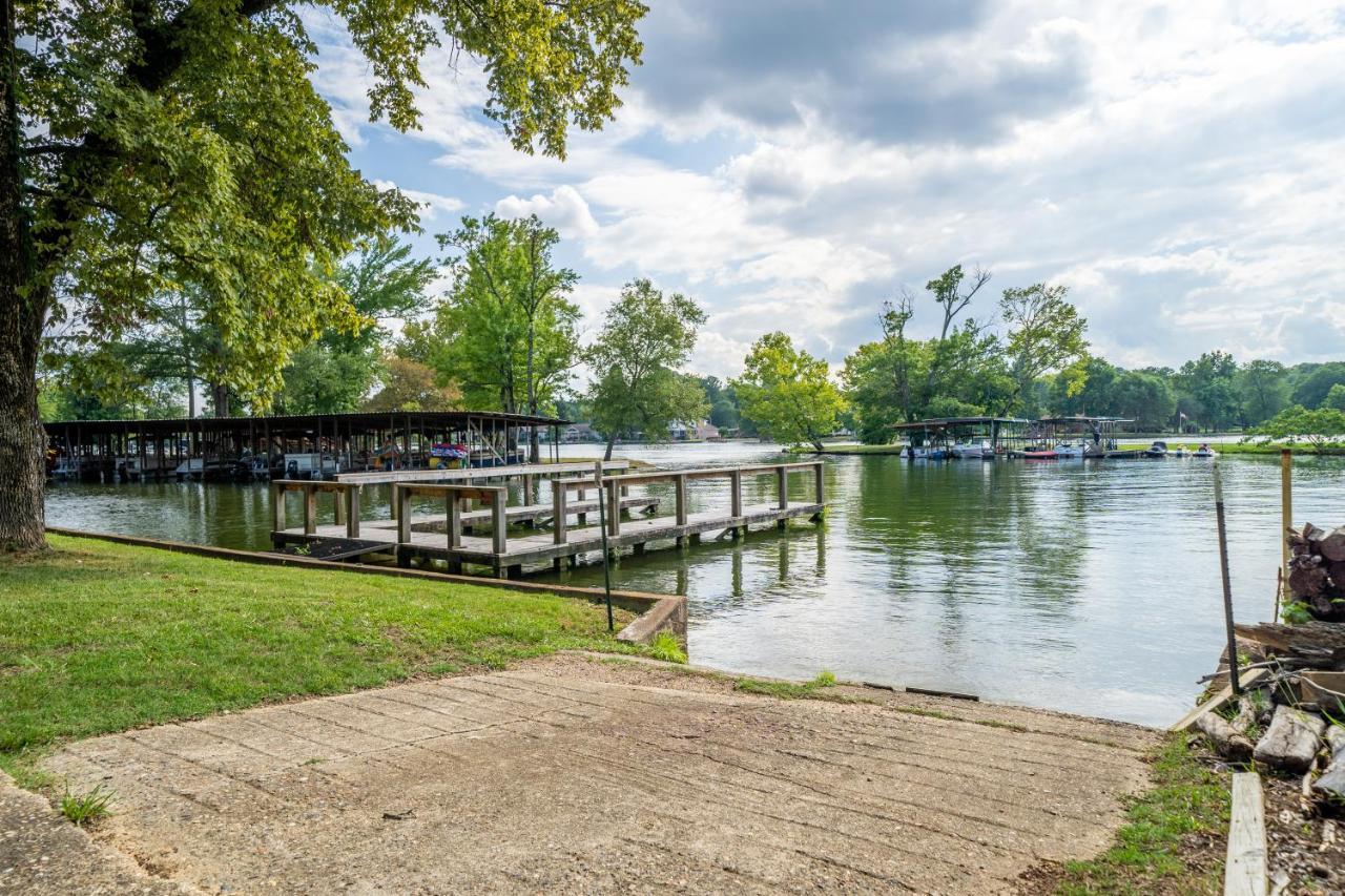 Stunning Luxury Lakefront Lodge! 8 Brs! Sleeps 32! *