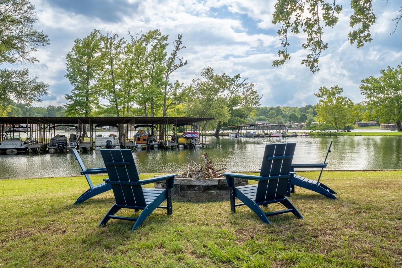 Holiday home Stunning Luxury Lakefront Lodge! 8 Brs! Sleeps 32! Hot Springs