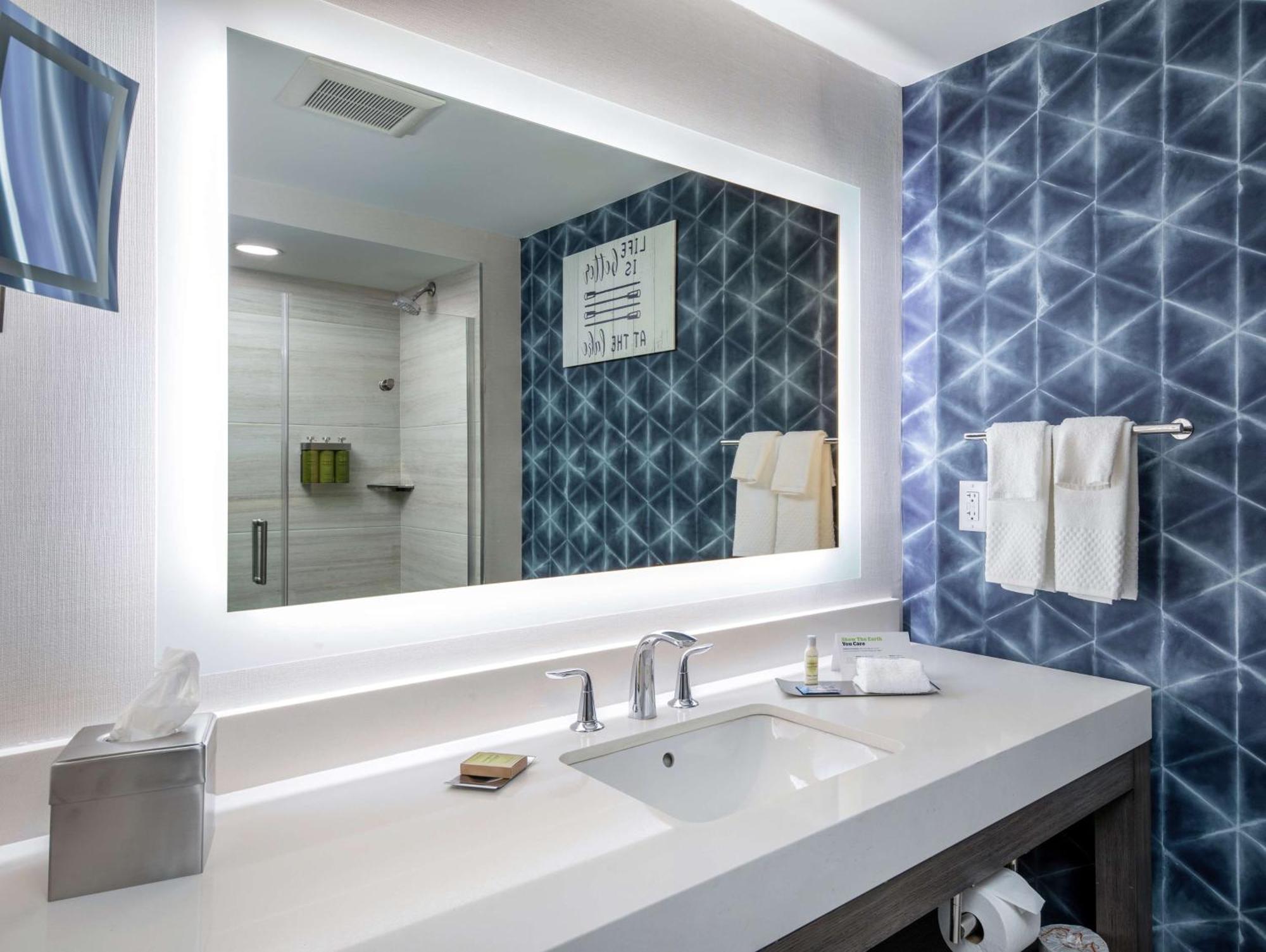 Hotel Doubletree By Hilton Hot Springs