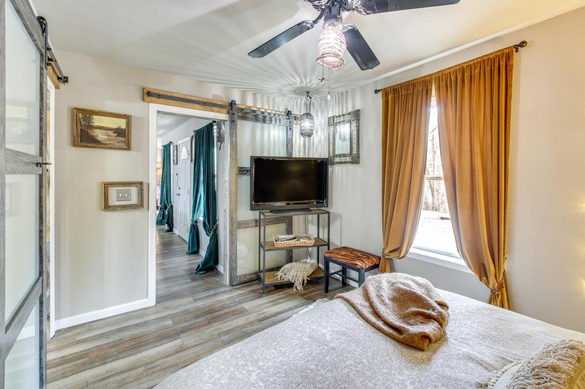 Tranquil Getaway Near Ouachita River! Holiday home Hot Springs