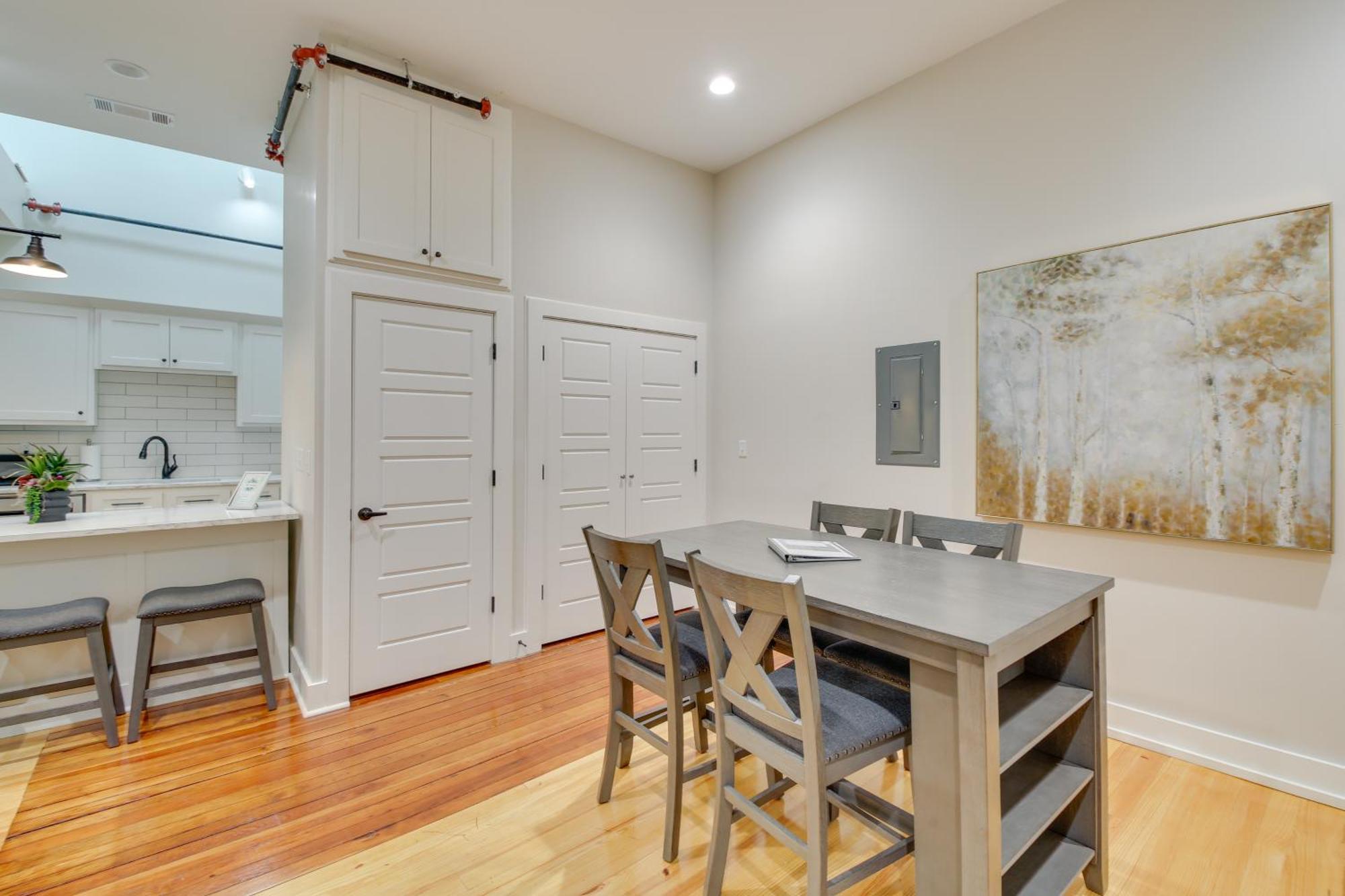 Spacious Downtown Vacation Rental! *