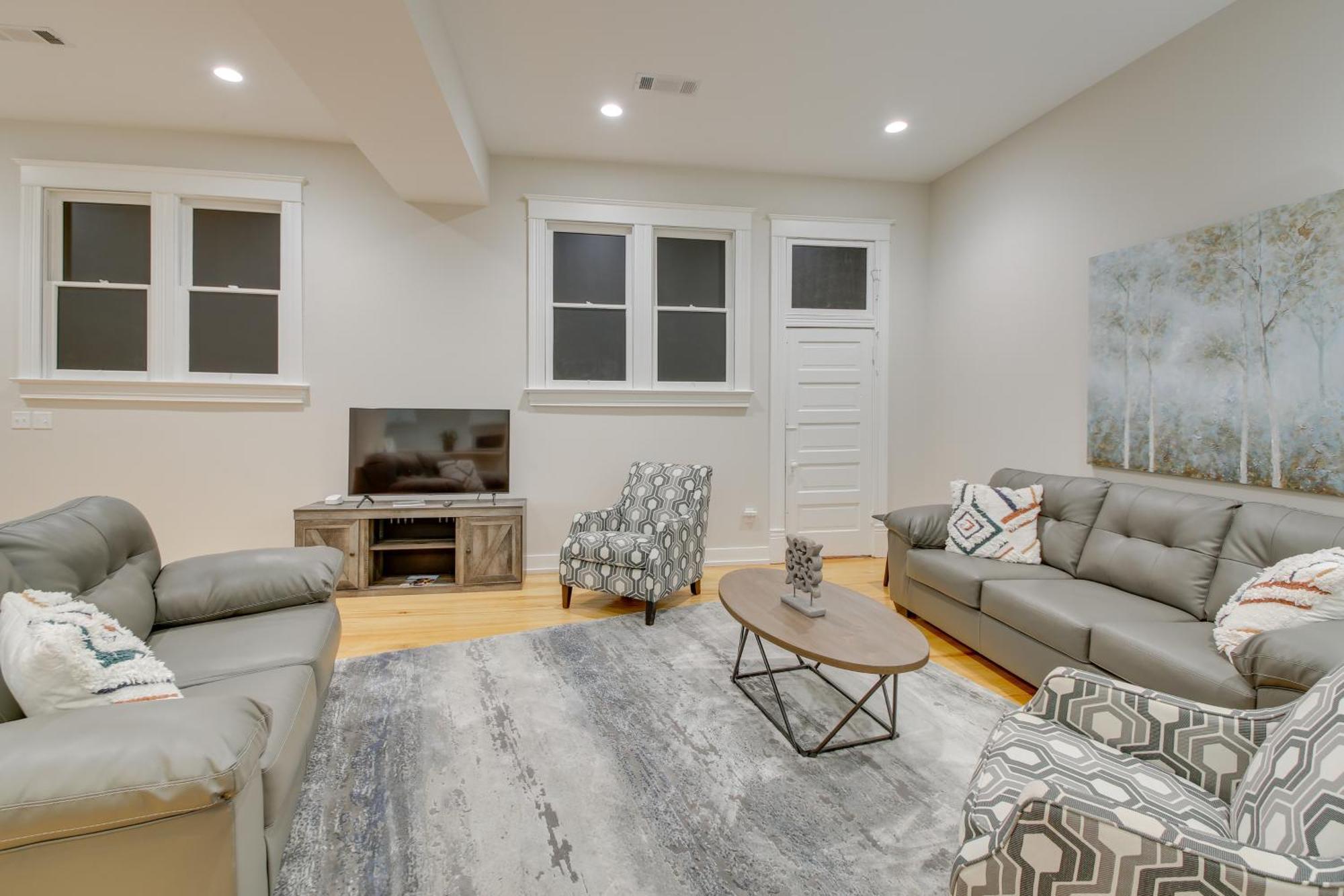 Apartment Spacious Downtown Vacation Rental!
