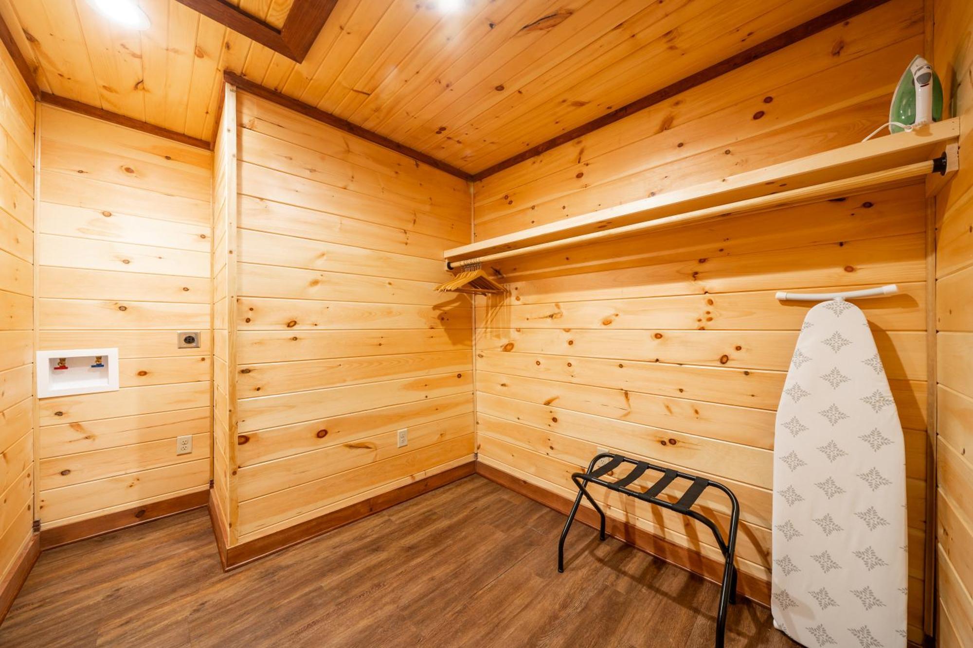Inn Court Hot Springs
