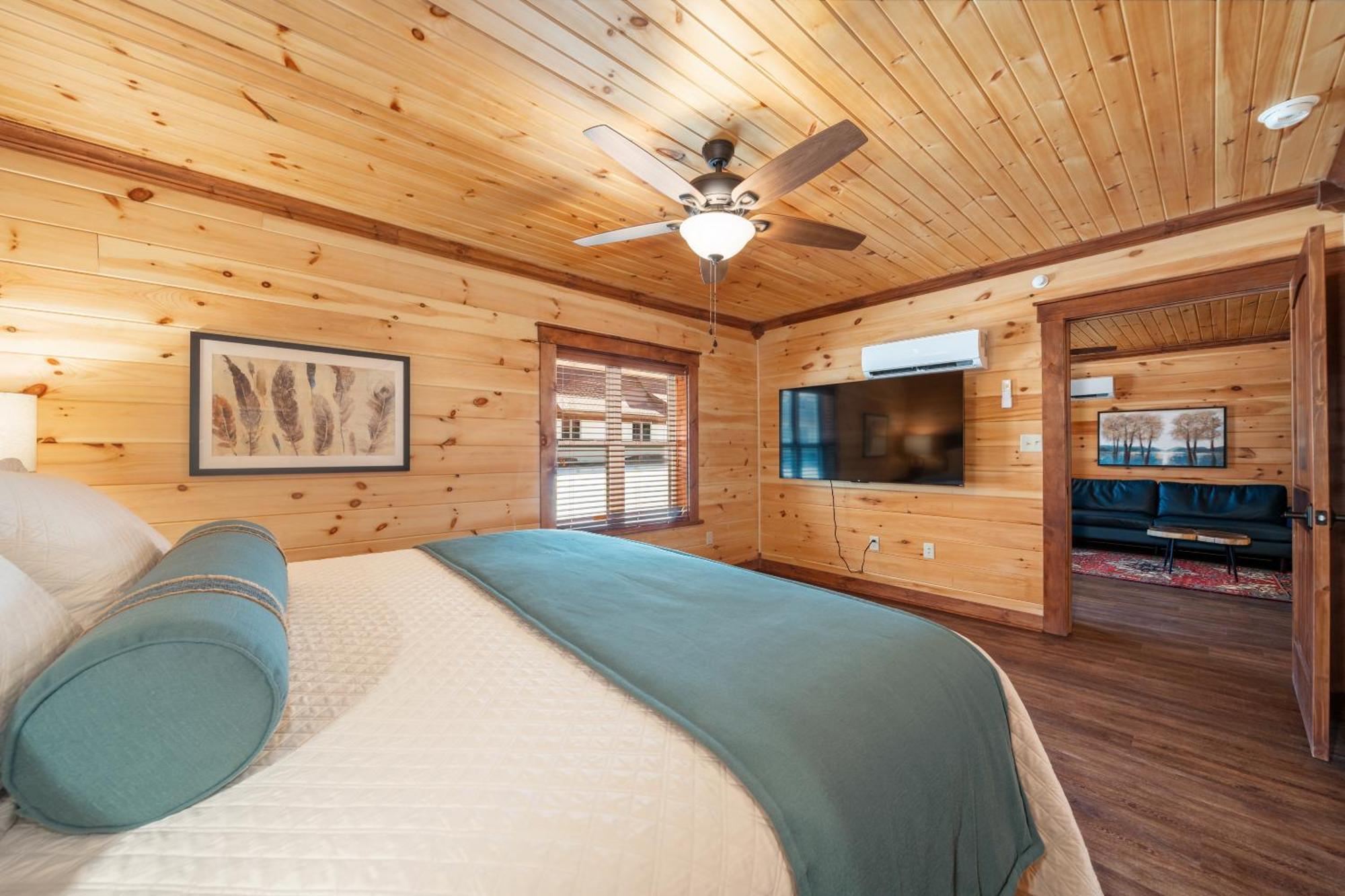 Inn Court Hot Springs