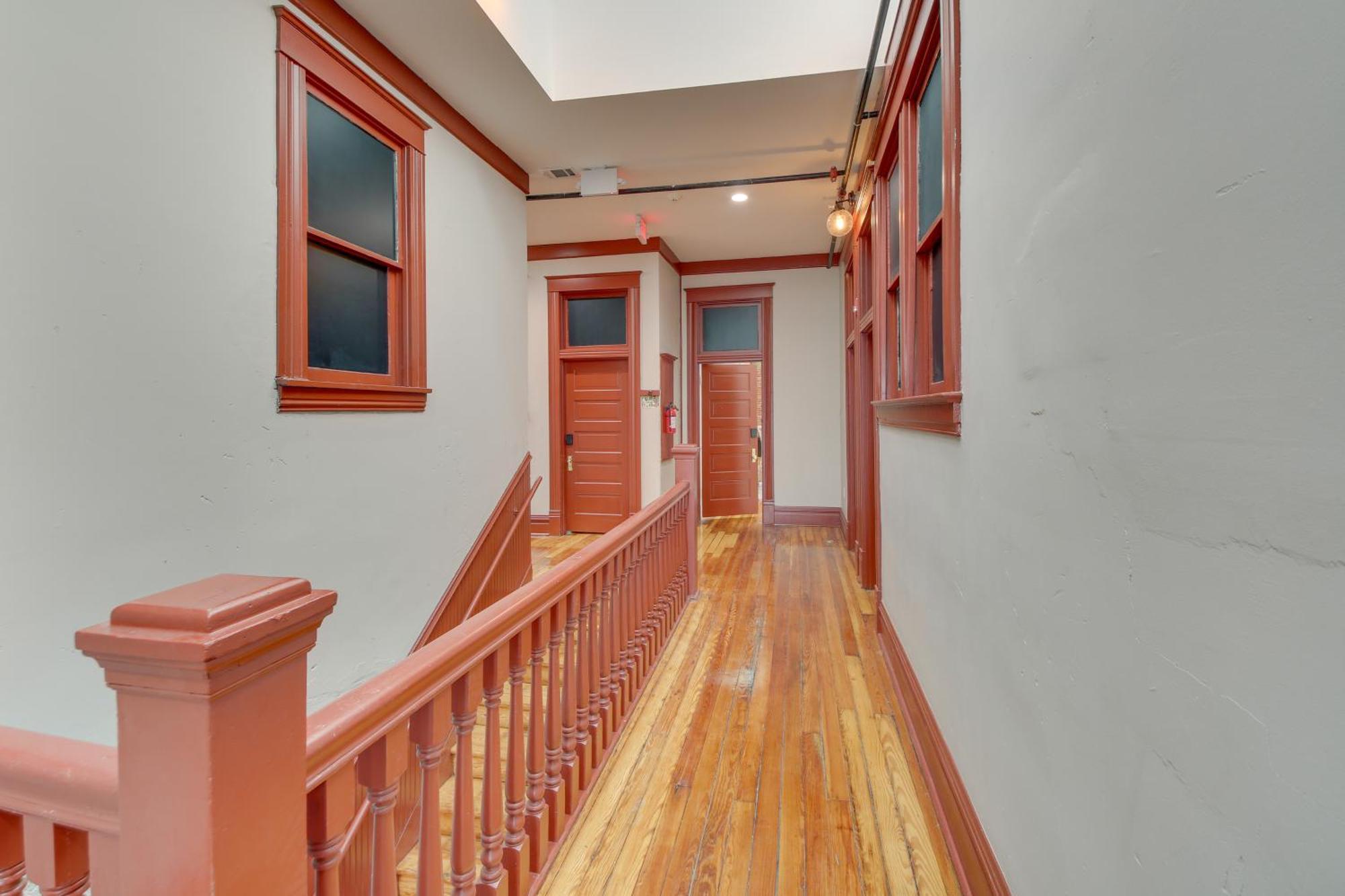 Spacious Downtown Vacation Rental! Apartment Hot Springs