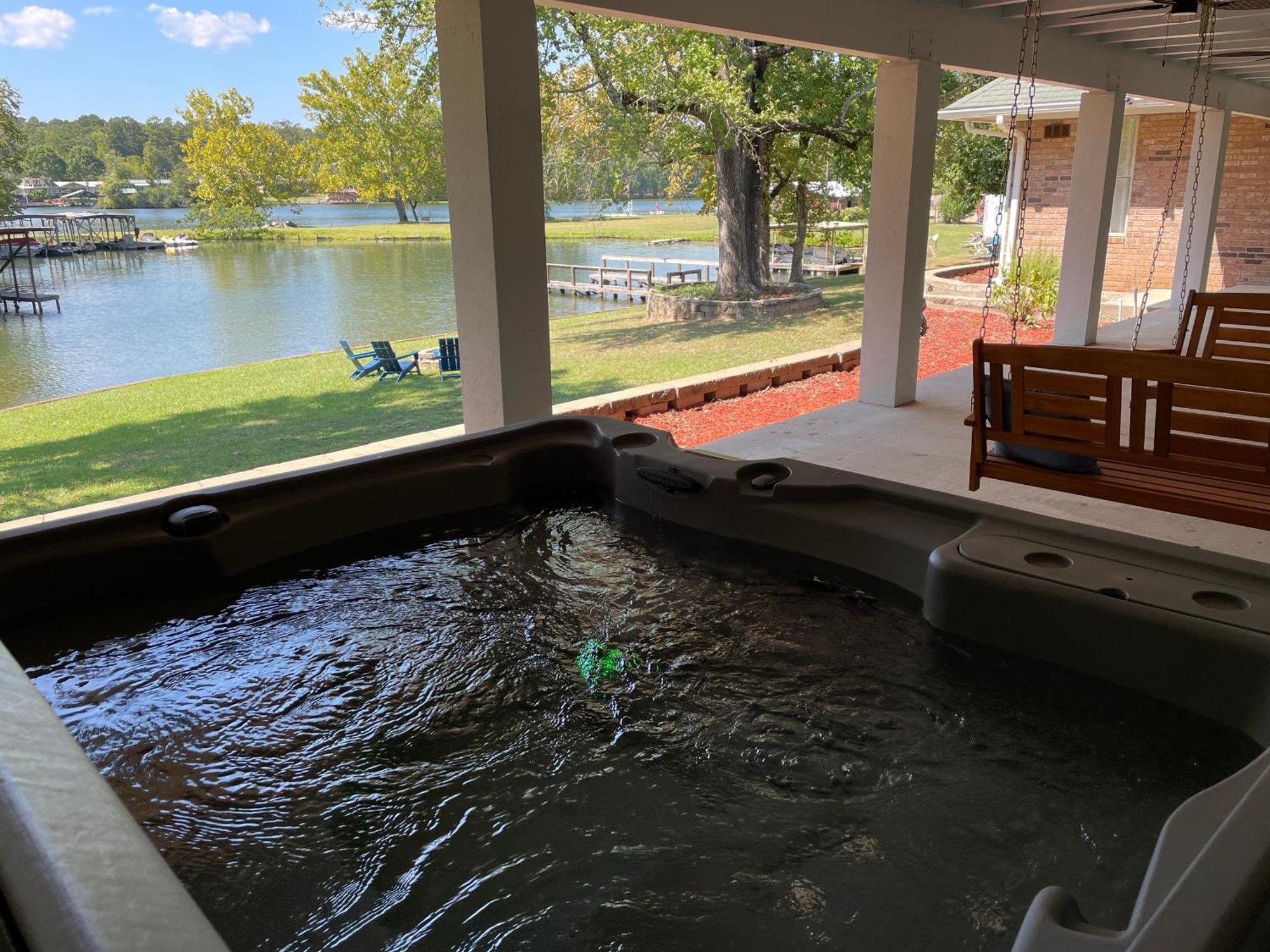 Stunning Luxury Lakefront Lodge! 8 Brs! Sleeps 32!