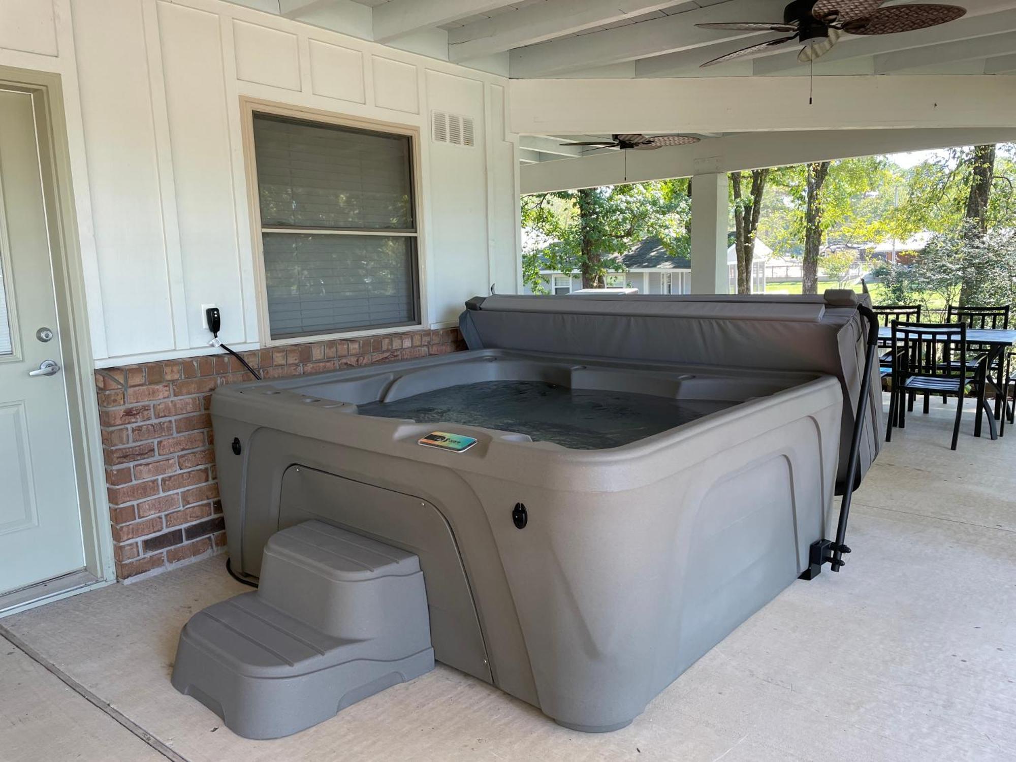 Stunning Luxury Lakefront Lodge! 8 Brs! Sleeps 32! Hot Springs