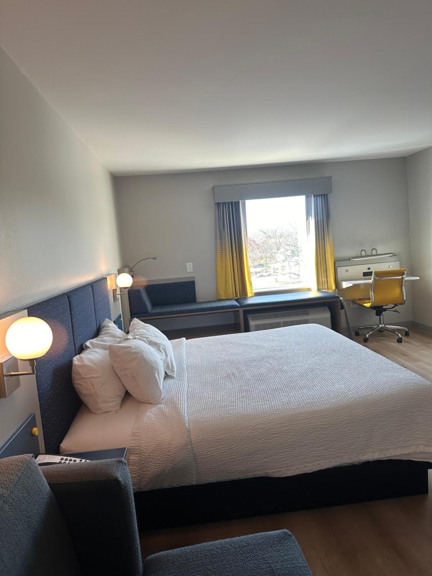 Hotel Microtel & By Wyndham 2*