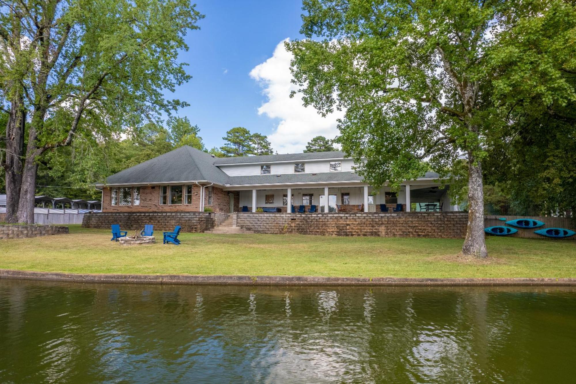 Stunning Luxury Lakefront Lodge! 8 Brs! Sleeps 32! * Hot Springs