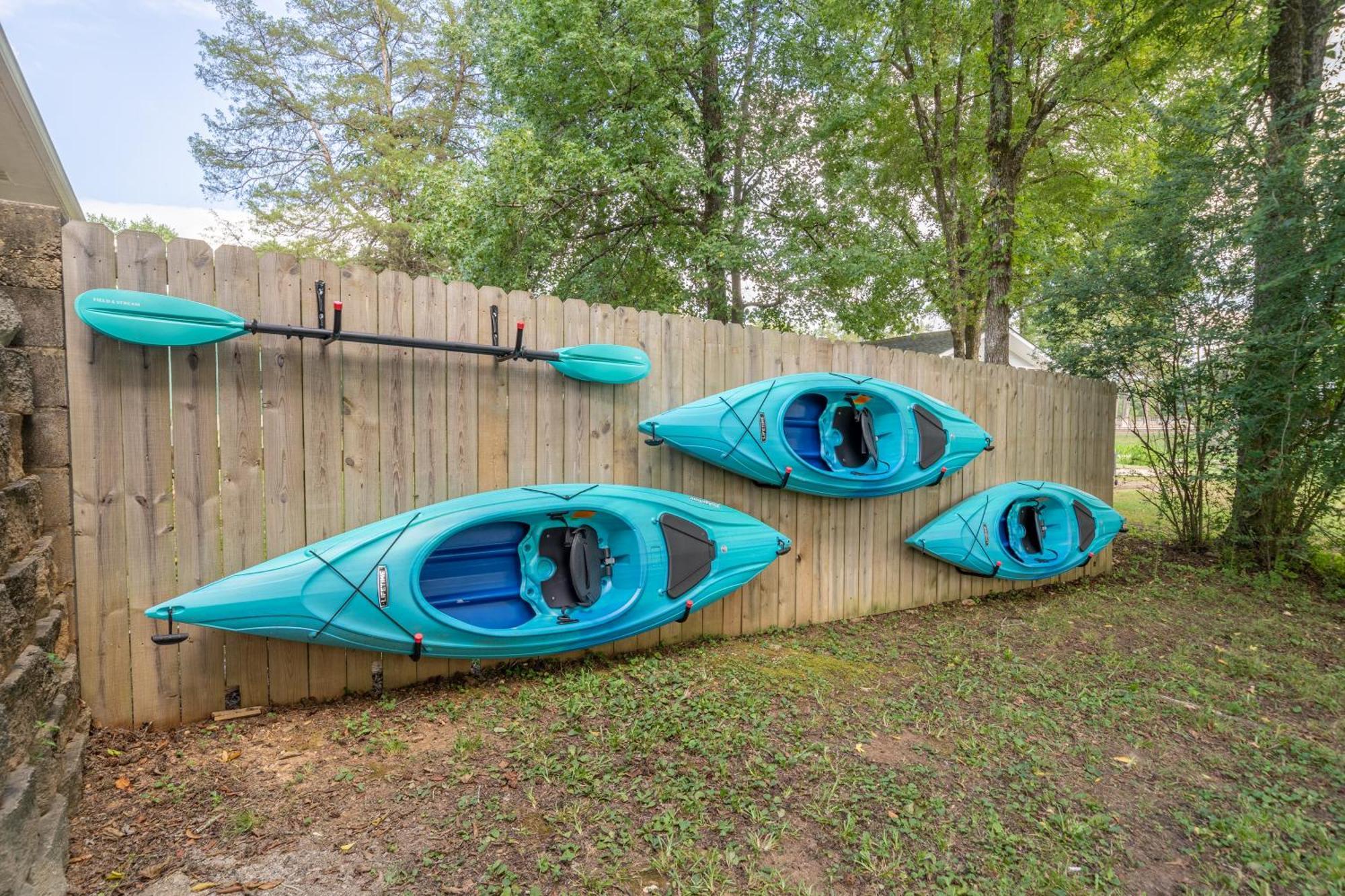 Stunning Luxury Lakefront Lodge! 8 Brs! Sleeps 32! Holiday home Hot Springs