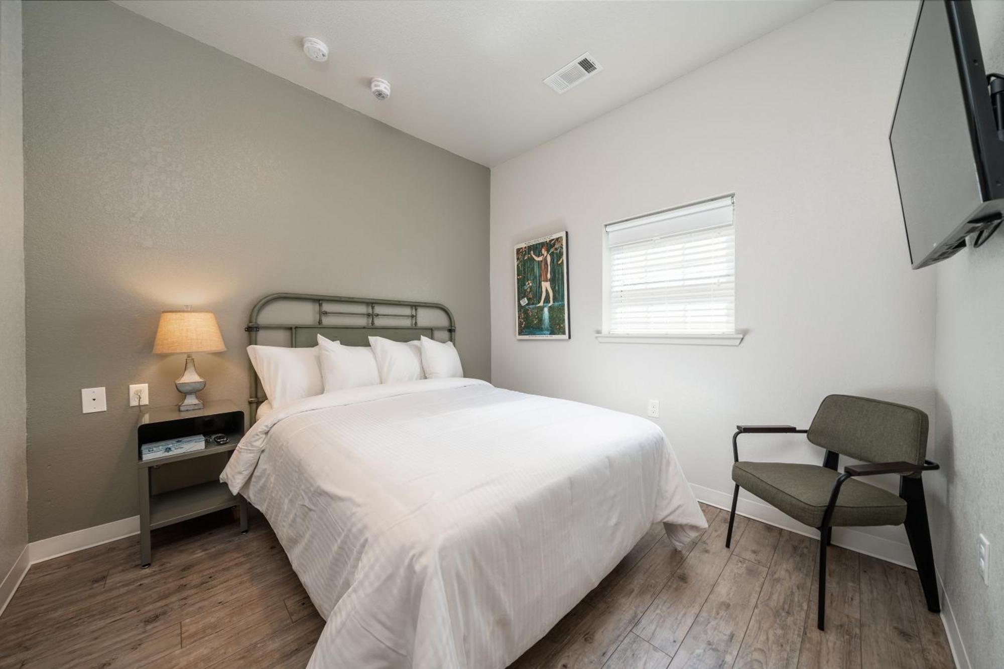 Inn Court Hot Springs
