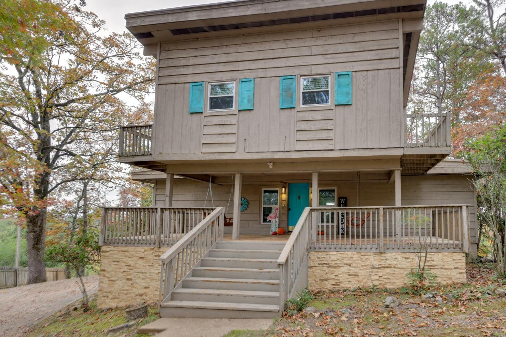 With Views, Hot Tub And Golf Access *