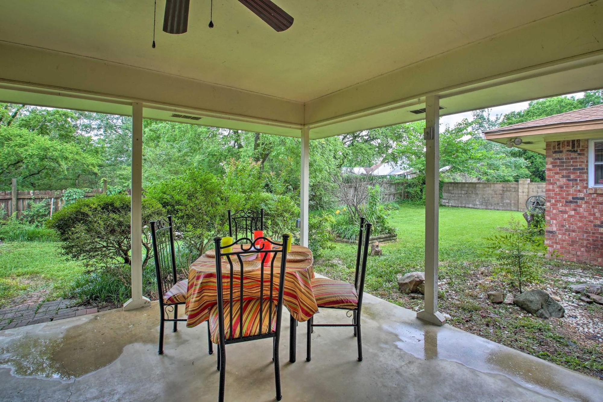 Holiday home With Covered Patio About 3 Mi To Town!