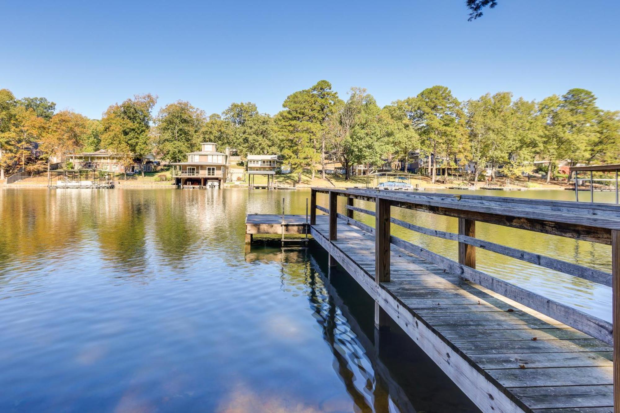 Lakefront Vacation With Dock Holiday home *