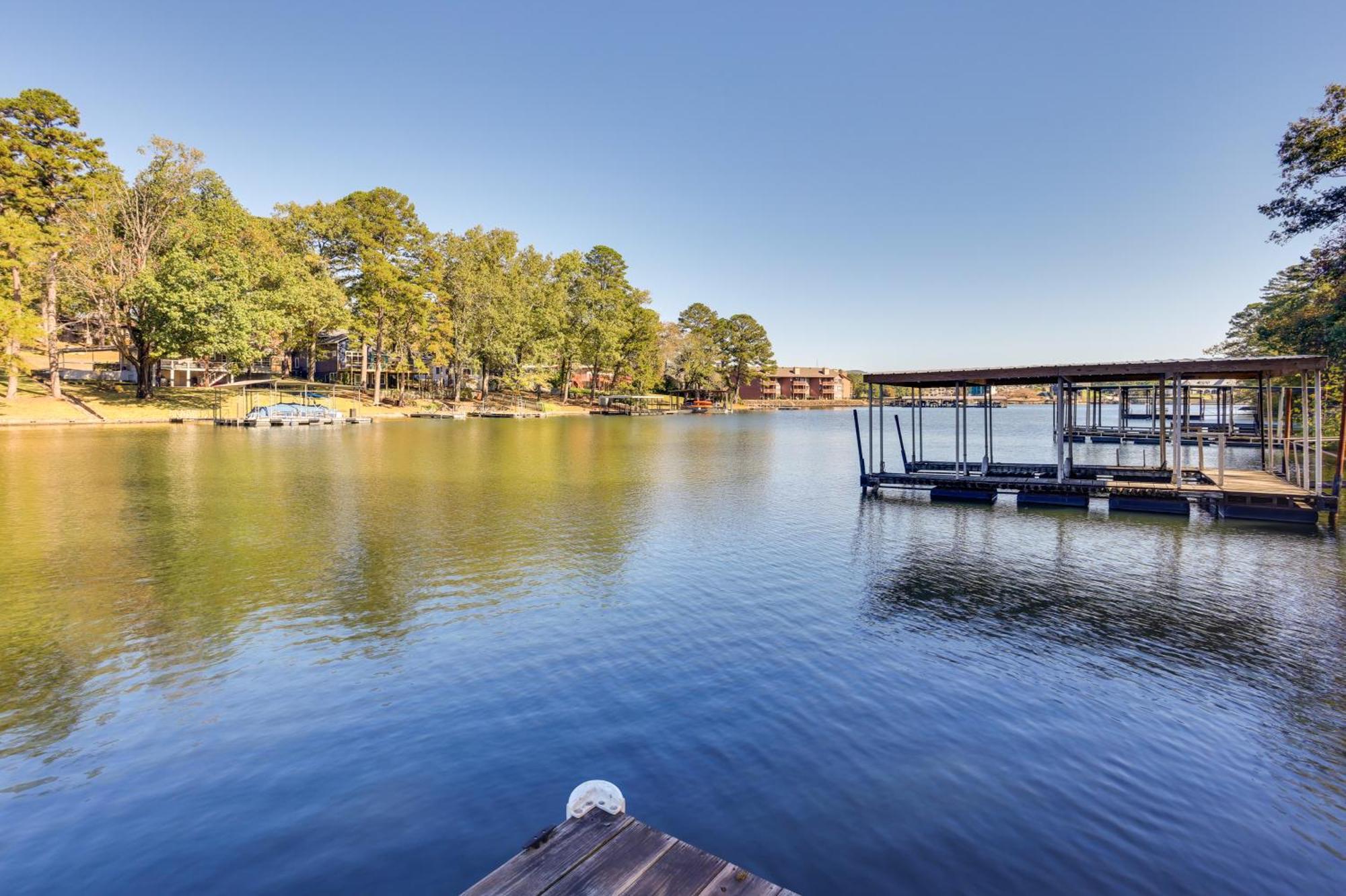 Lakefront Vacation With Dock Holiday home