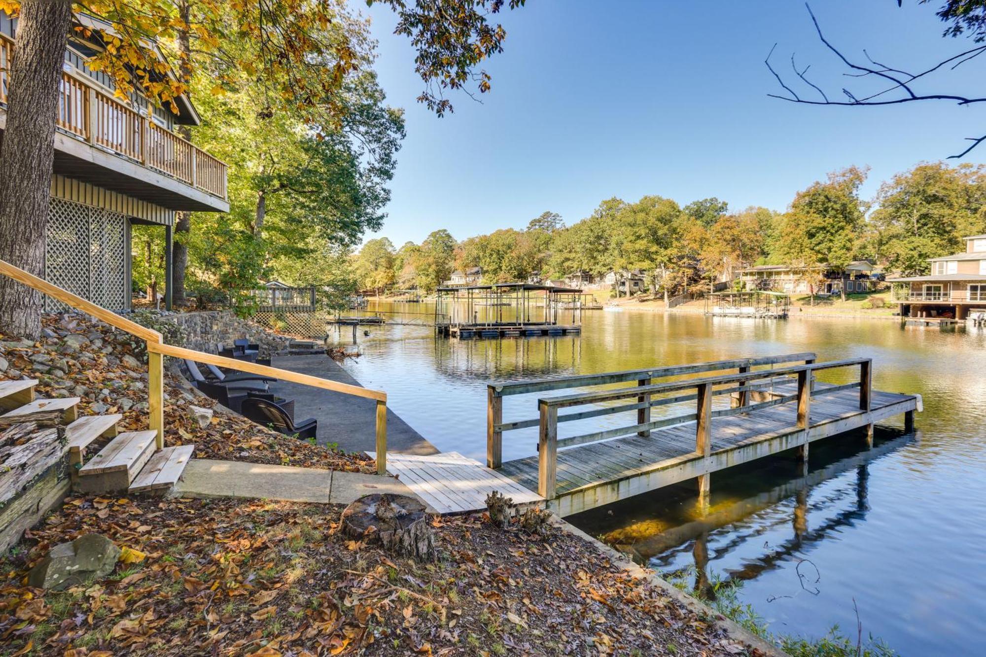 Holiday home Lakefront Vacation With Dock