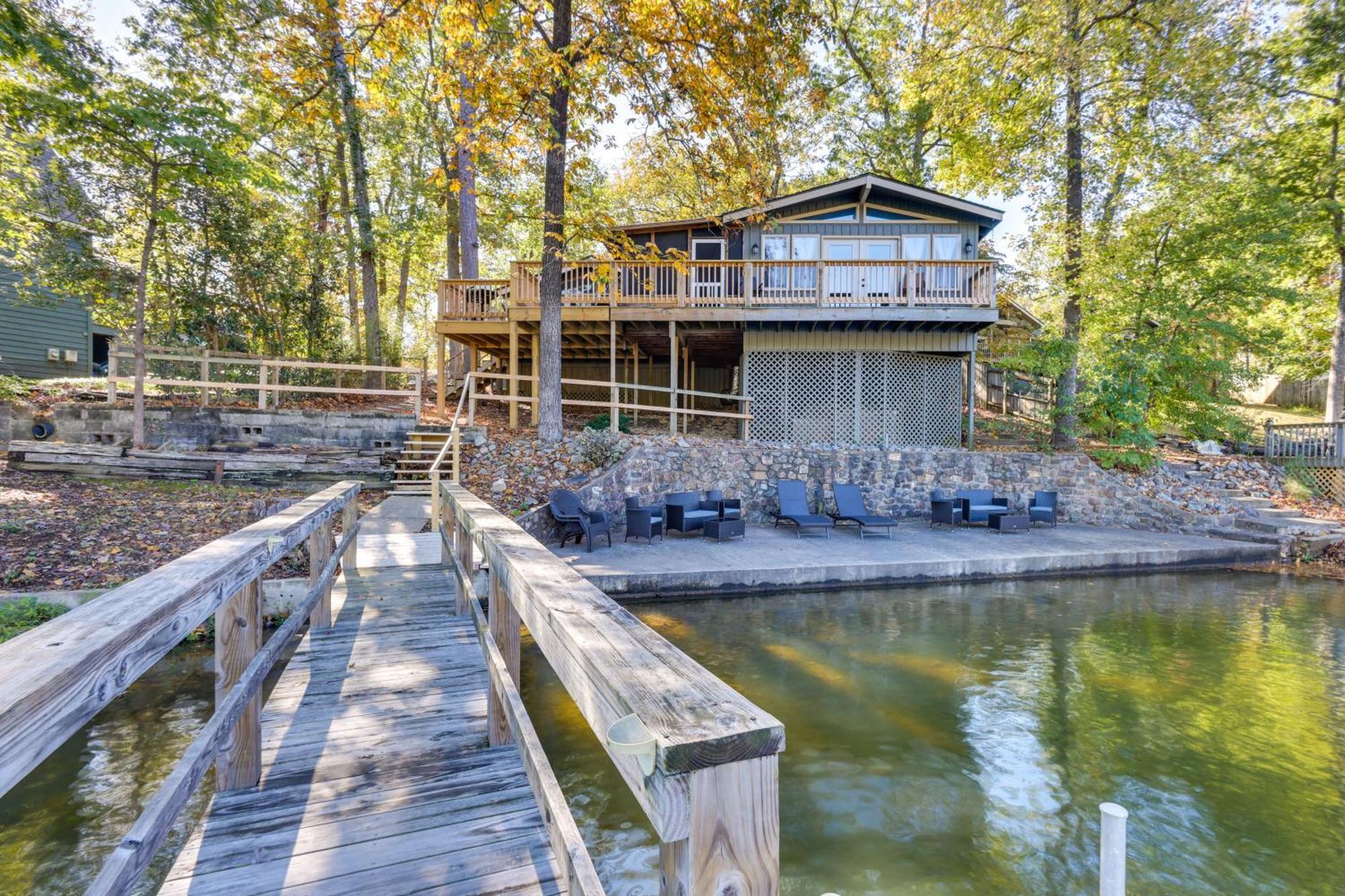 Holiday home Lakefront Vacation With Dock *