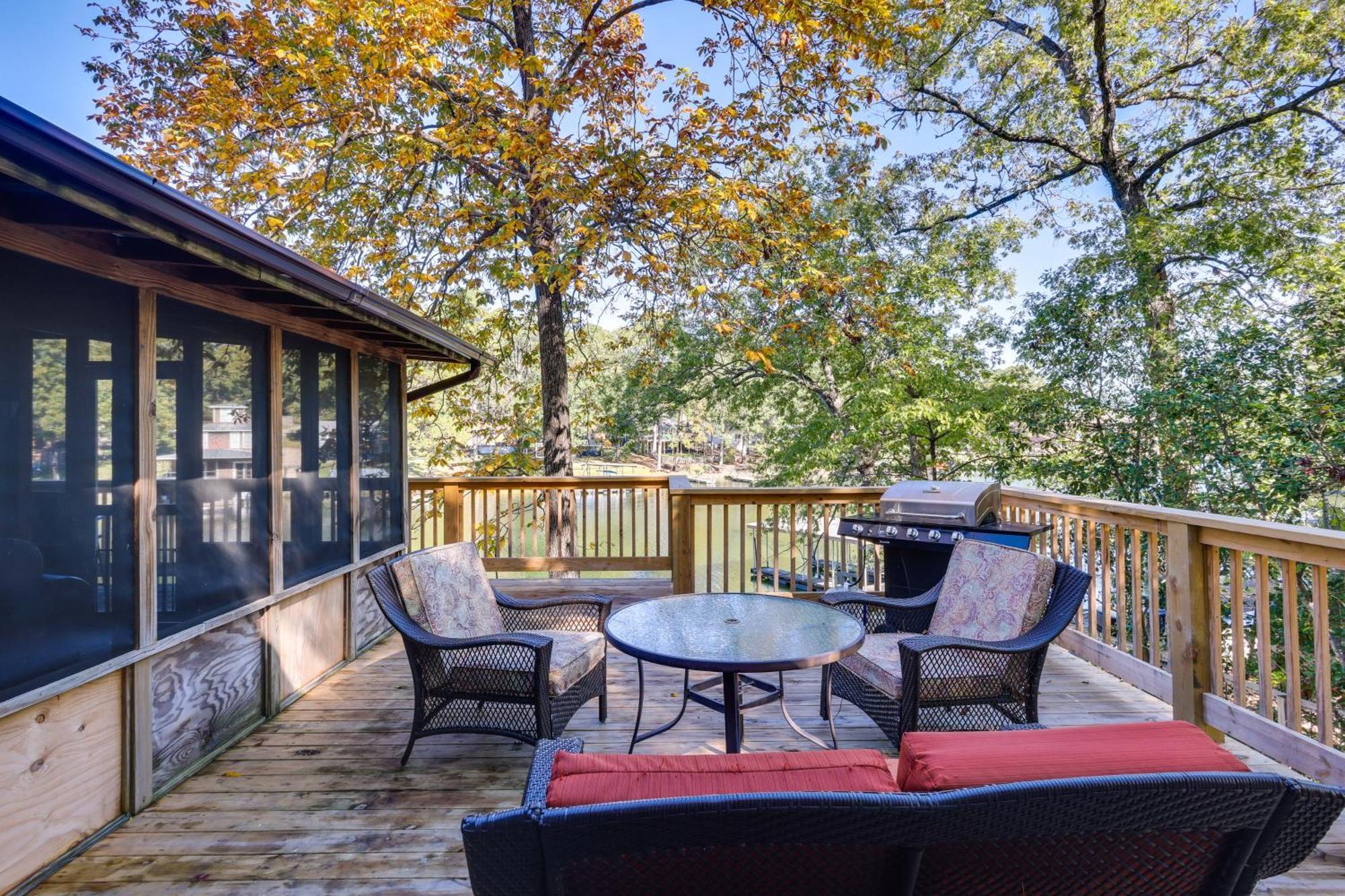 Lakefront Vacation With Dock *